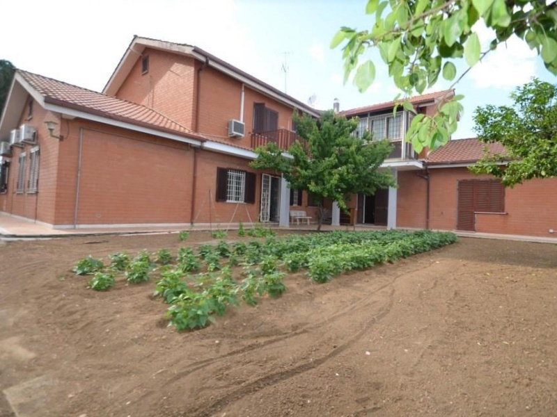  roma vendita quart: casale monastero colleoni case srls