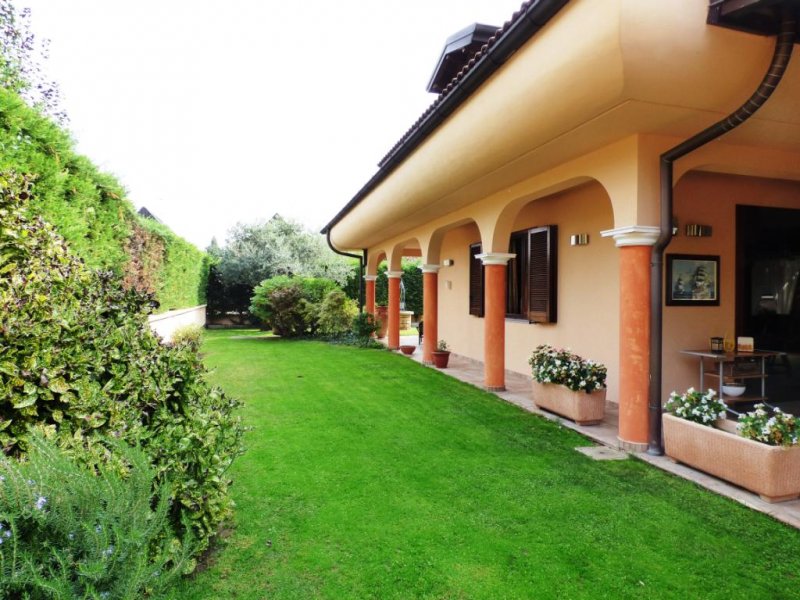 Villa BOLLATE vendita  Cassina Nuova  M&C Studio Immobiliare di Corradini Paolo e C. S.a.s.