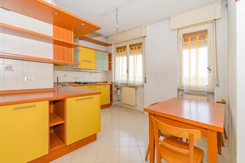  baranzate vendita quart:  m&c studio immobiliare di corradini paolo e c. s.a.s.