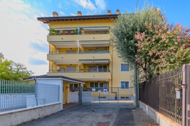Appartamento BOLLATE vendita   Via LEGNANO M&C Studio Immobiliare di Corradini Paolo e C. S.a.s.