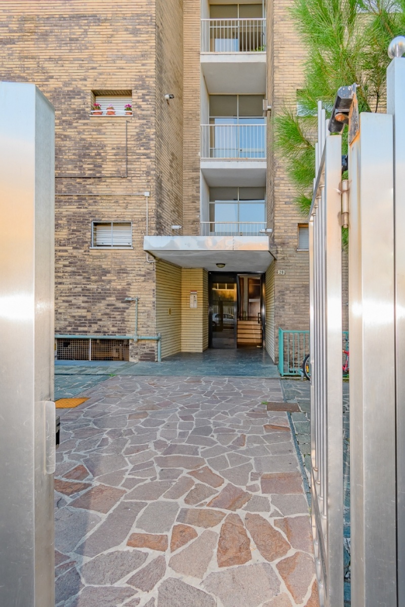 Appartamento BARANZATE vendita   Via MONTE BISBINO,28 M&C Studio Immobiliare di Corradini Paolo e C. S.a.s.